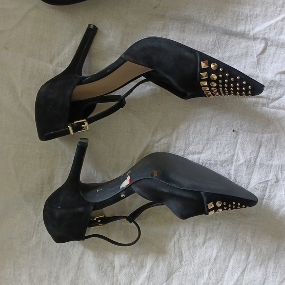 ❄️BCBG black strapy studded heels - Picture 3 of 8